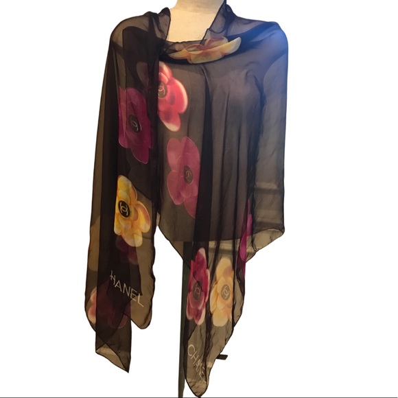 CHANEL Accessories - CHANEL, Gorgeous, silk floral logo scarf, large